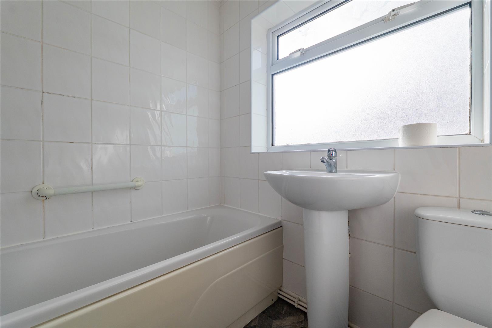 2 bed property in Albrighton Close, Preston